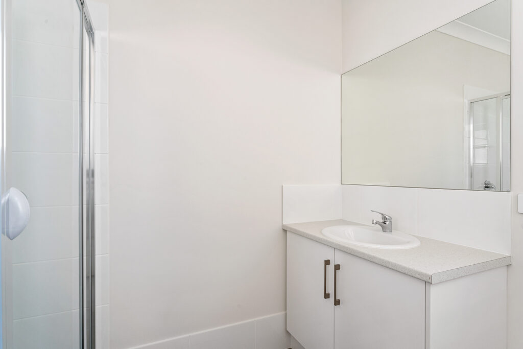 Bordertown Cabin 2 Bathroom