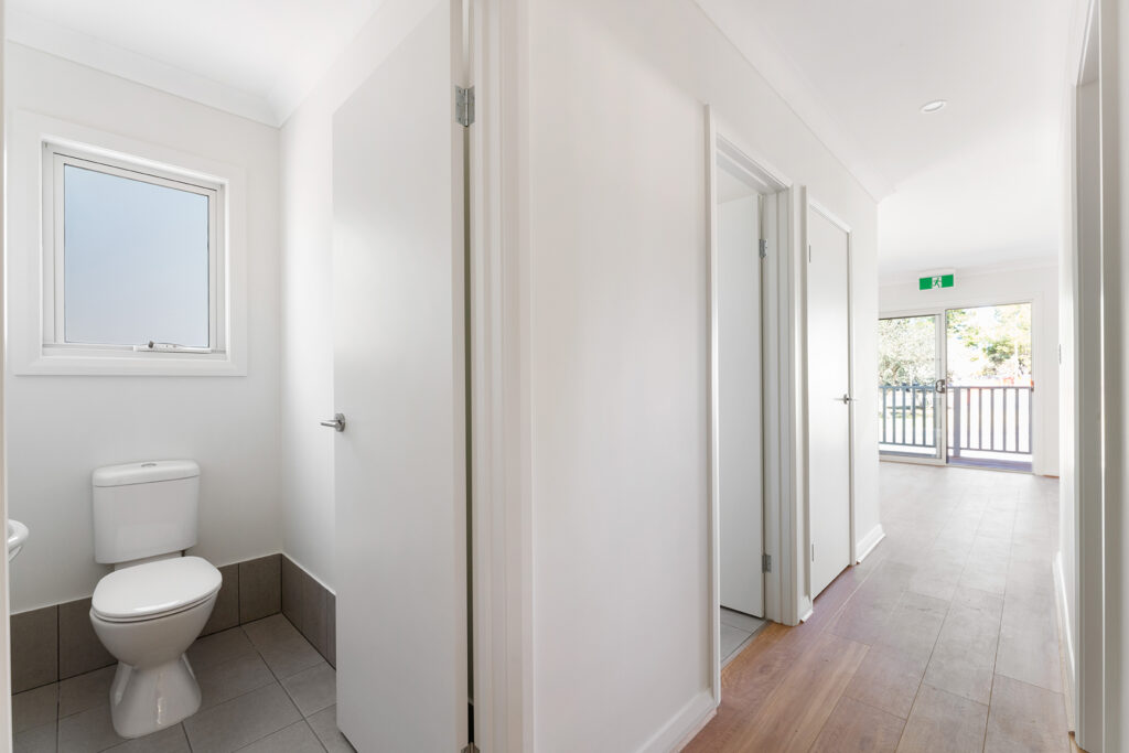 Bordertown Cabin 3 WC Hallway